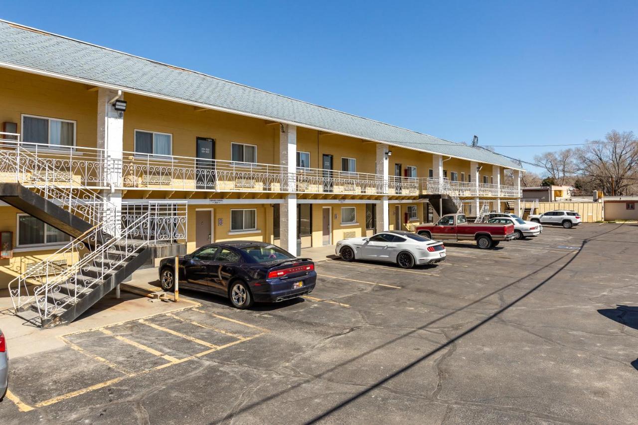 Stay Express Inn Elko Bagian luar foto
