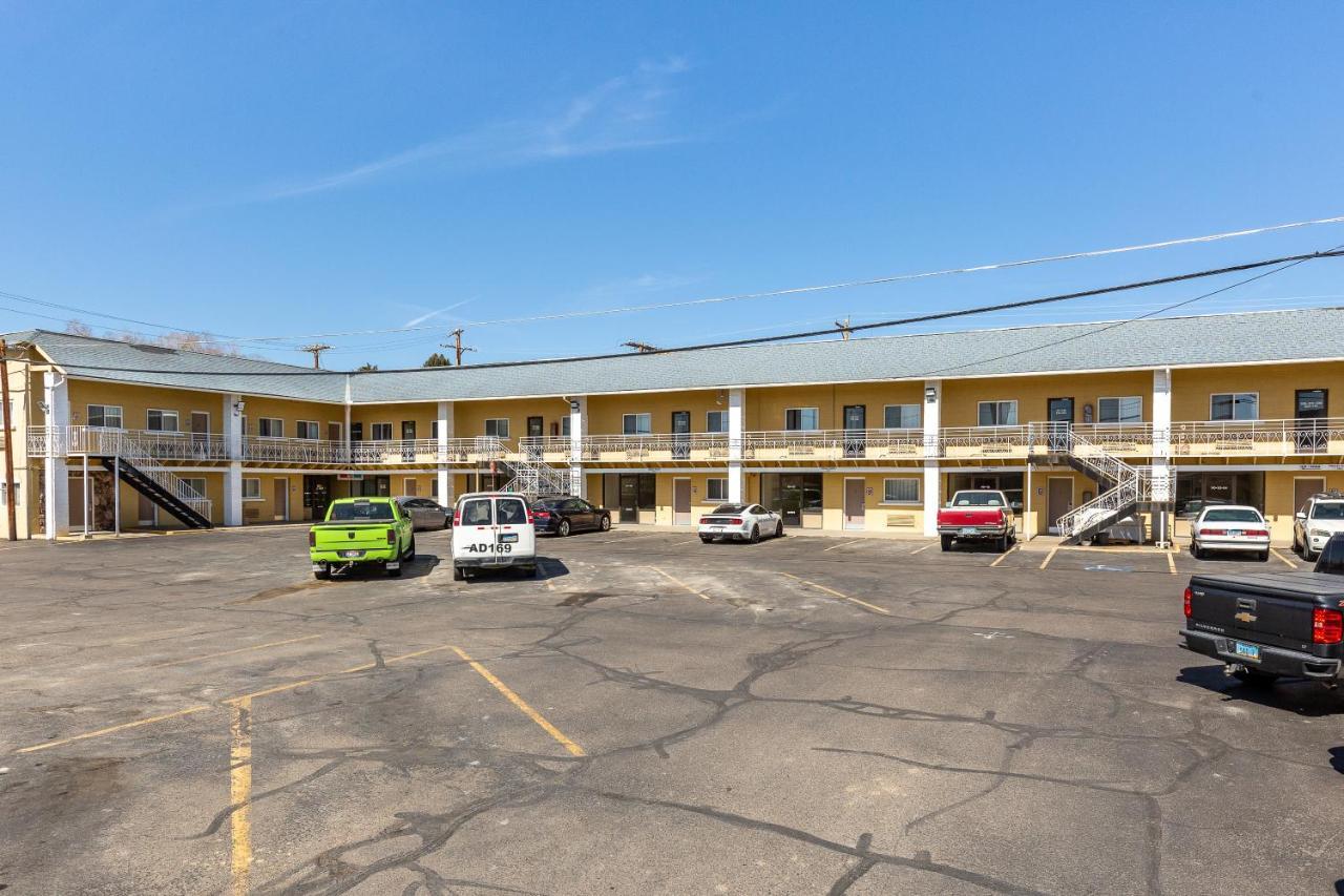 Stay Express Inn Elko Bagian luar foto